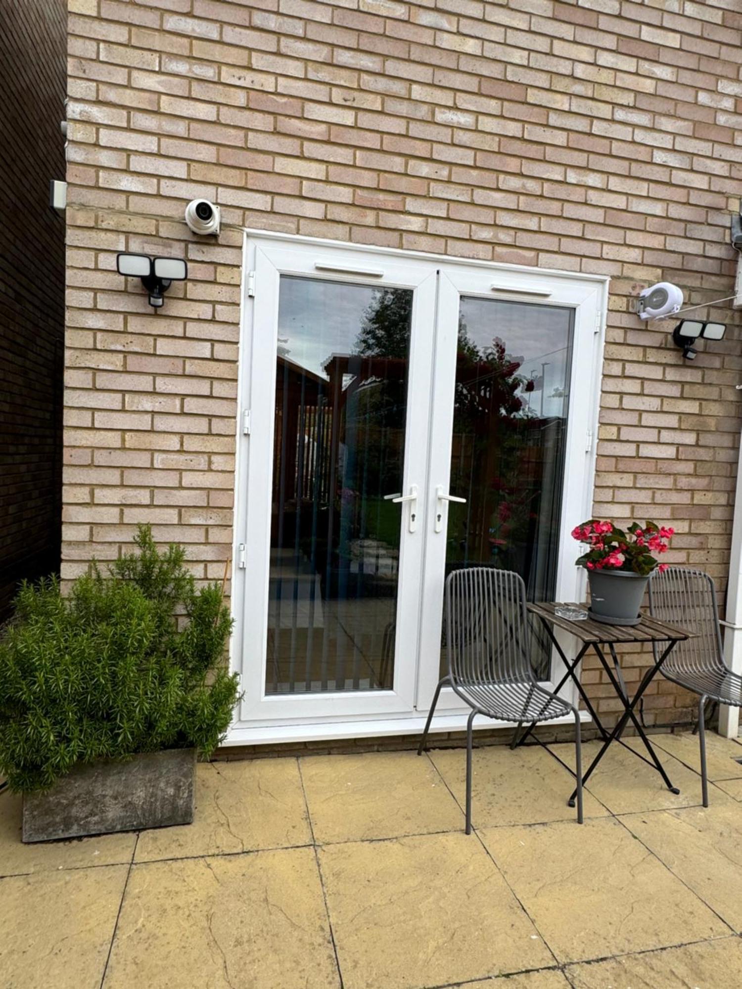 Apartment Sela House - Luton Airport *